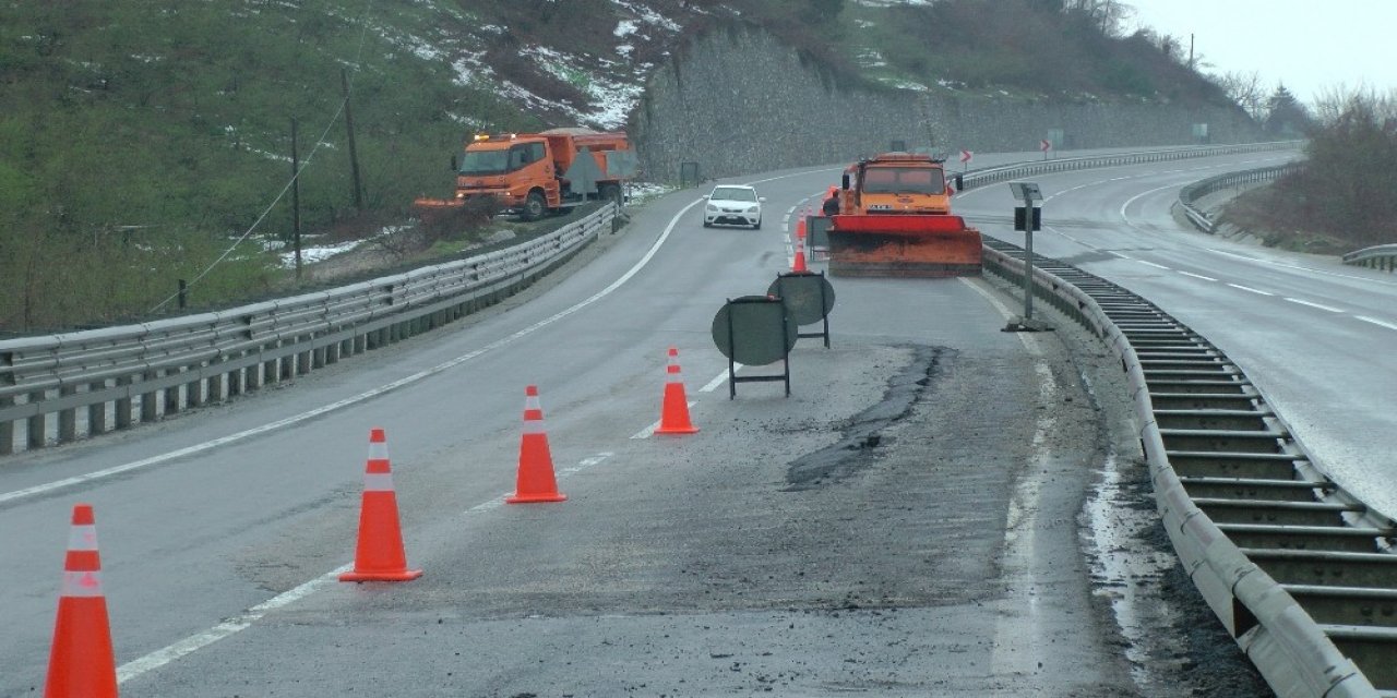 Düzce - Akçakoca Karayolunda Çökme Meydana Geldi