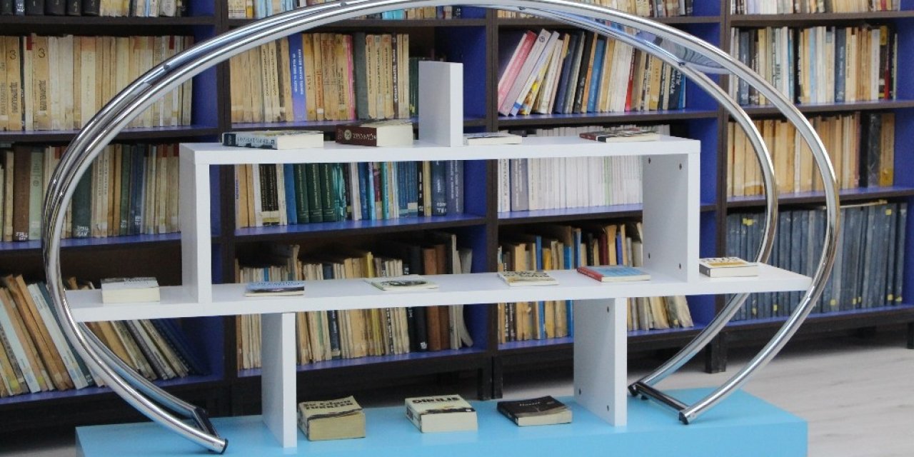Öğrencilerin Yeteneklerini Sergileyebileceği Genç Kürsü