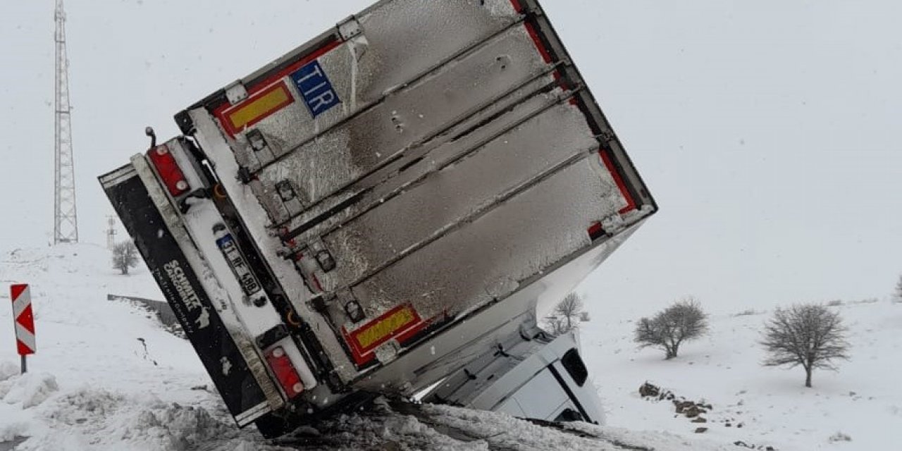 Bingöl’de Tır Kaydı, Dorsesi Devrilmeye Ramak Kala Durdu