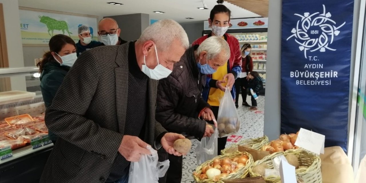 Halk Ege Et’te Kilosu 50 Kuruşa Satılan Soğan Ve Patates Büyük Talep Gördü