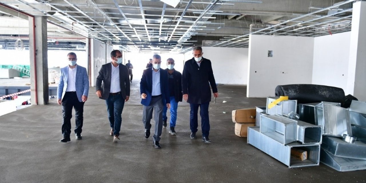 Yeşilyurt’ta Çilesiz Semt Pazarı Ve Yaşam Merkezi İnşaatı Hızla Yükseliyor