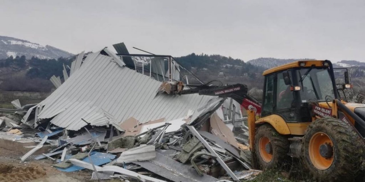 İ̇negöl’de 8 Kaçak Yapı Yıkıldı