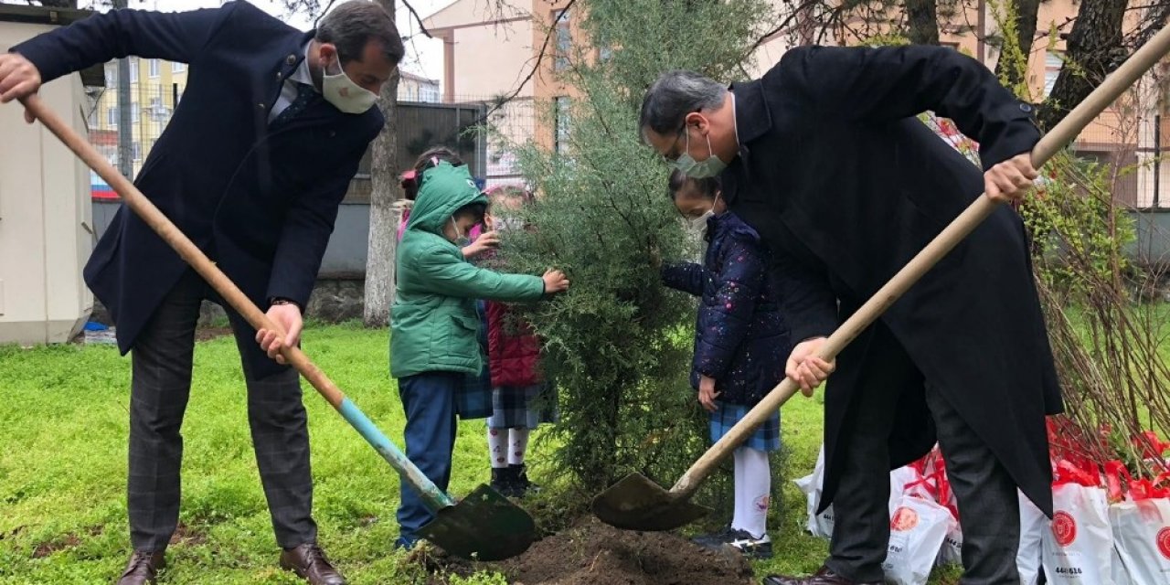 Gürsu Protokolü Öğrencilerle Fidan Dikti