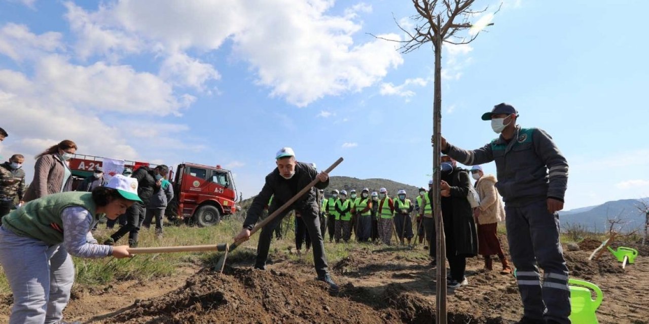 Bakan Pakdemirli, Dut Ormanı İsteyen Otizmli Çocukları Kırmadı