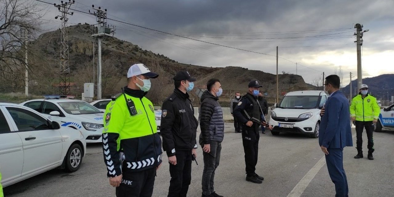 Kaymakam Akpay Yol Kontrol Noktalarını Denetledi