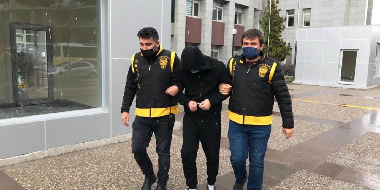 Bilişim Dolandırıcısı Polisin Operasyonuyla Yakalandı