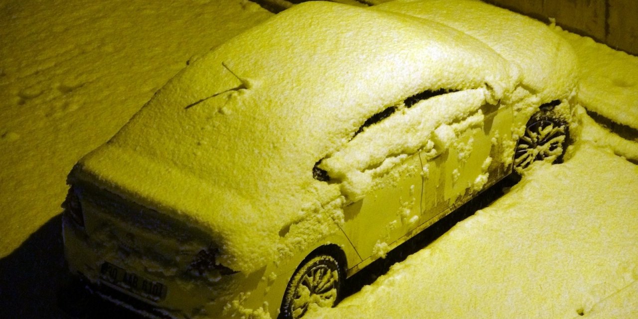 Yüksekova’da Mart Ayına Rağmen, Lapa Lapa Kar Yağışı