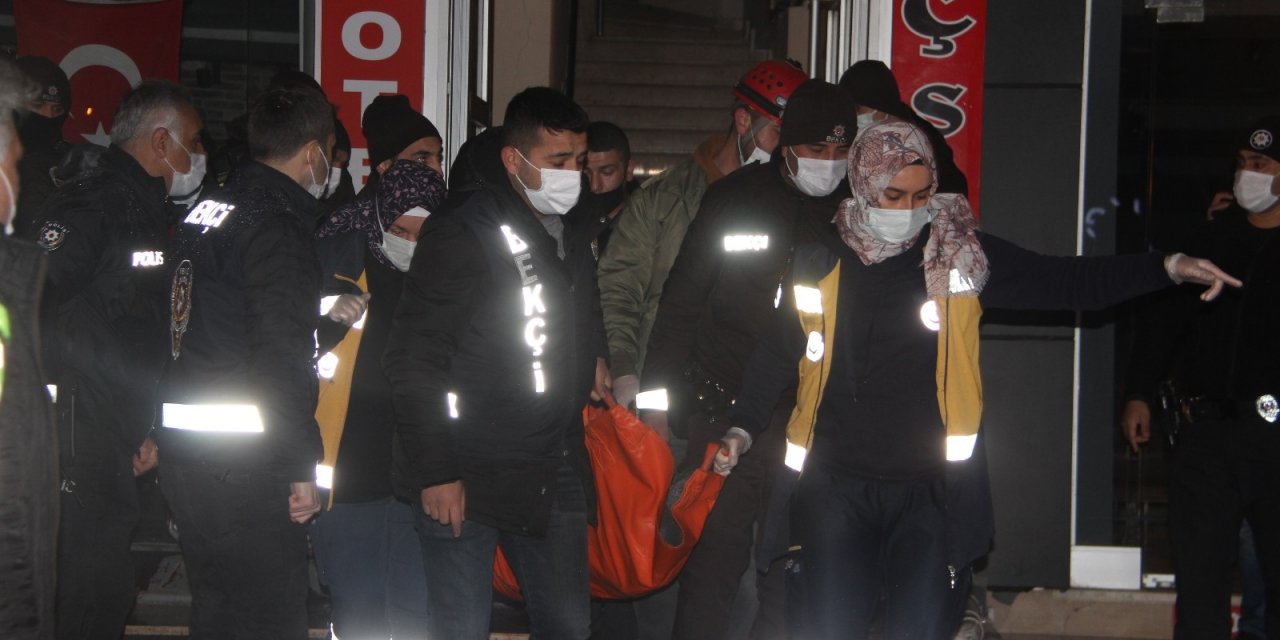 İ̇nşaatta Tartışma, Bıçaklı Ve Silahlı Kavgaya Döndü: 5 Yaralı