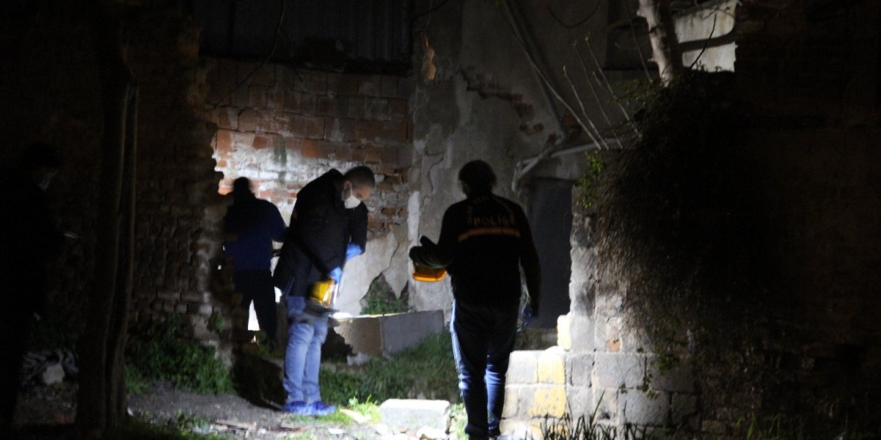 İ̇zmir’de Korkunç Cinayet: 5 Aylık Hamile Olan Dini Nikahlı Eşini Sokak Ortasında Öldürdü