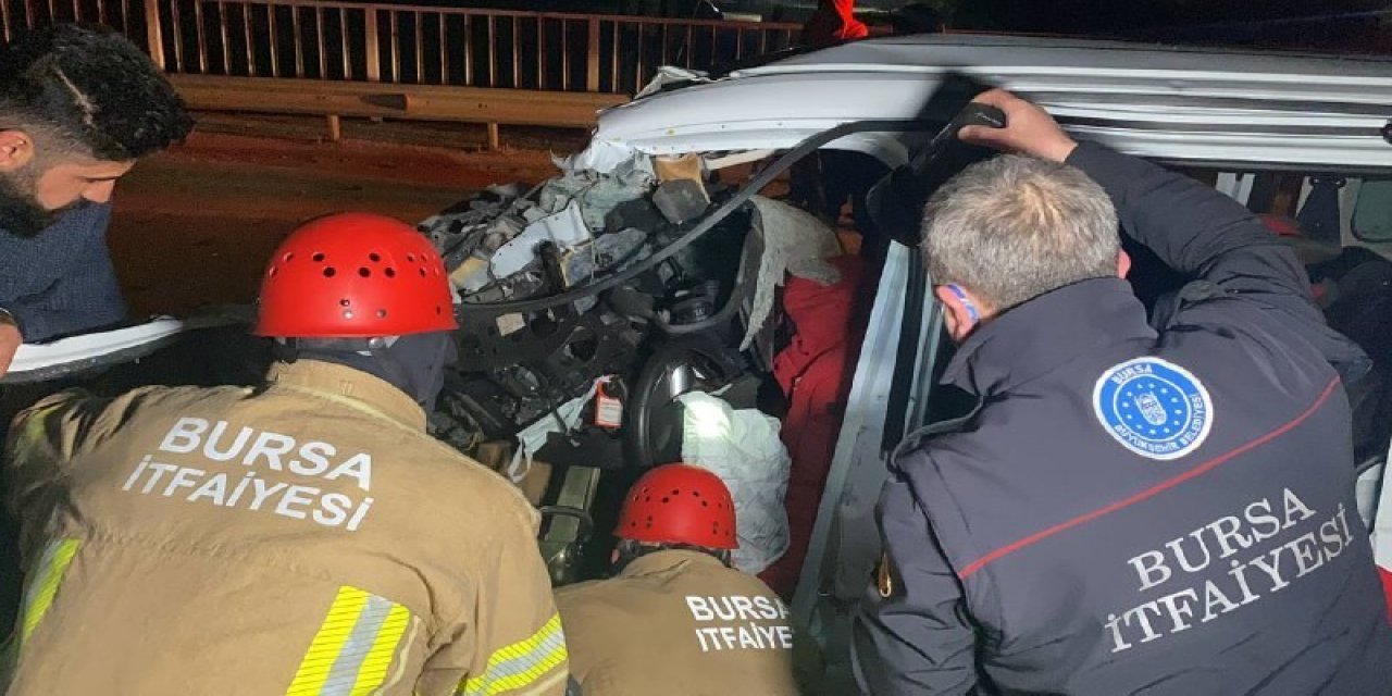 Bursa’da Araç Tır’ın Altına Girdi: 1 Ölü 2 Ağır Yaralı
