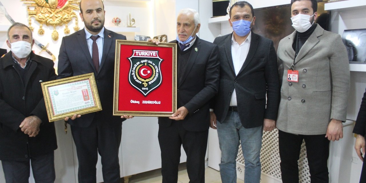 Şehitlikteki Çalışmalara Plaketli Teşekkür