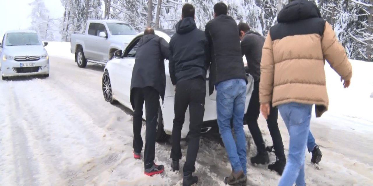 Uludağ’a Çıkmak İsteyen Tedbirsiz Vatandaşlar Yolda Kaldı