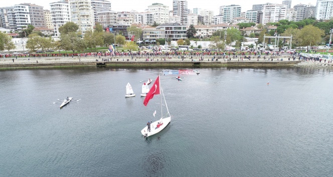 Kadıköy’de 10 Kasım’da “Ata’ya saygı zinciri” oluşturuldu