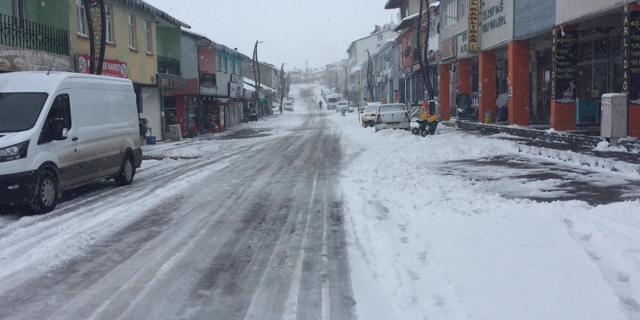 Karlıova’da Tipi Etkili Oldu, Hayat Durma Noktasına Geldi