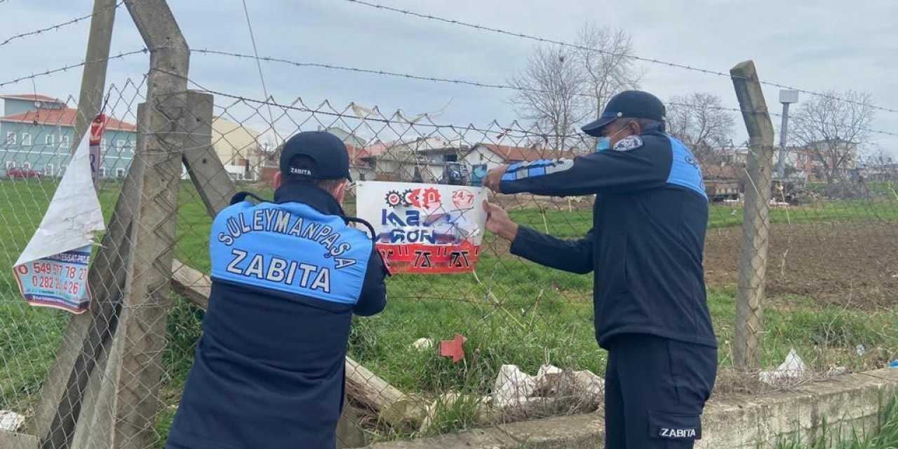 İ̇zinsiz Afişler İmha Ediliyor