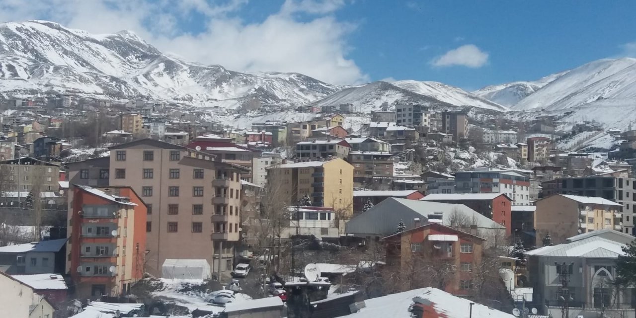 Hakkari’de 36 Yerleşim Yerinin Yolu Ulaşıma Kapandı