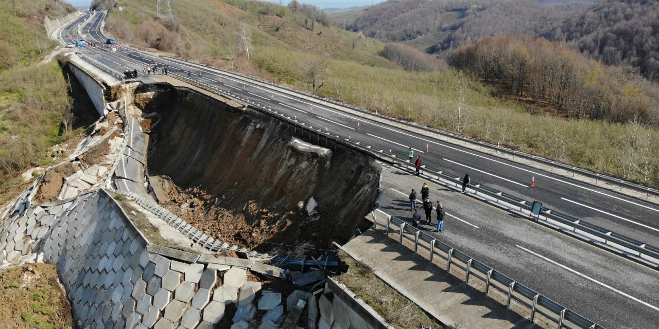 Düzce Zonguldak Yolu Çöktü