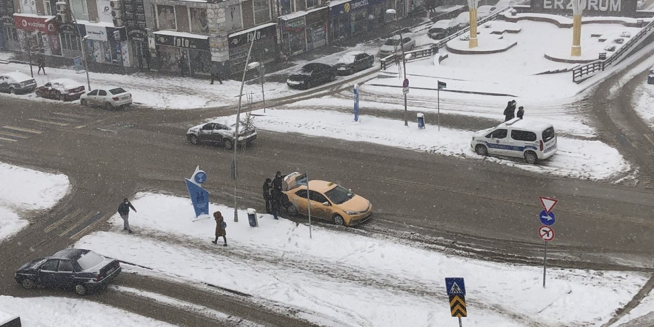 Erzurum’da Kış Geri Döndü