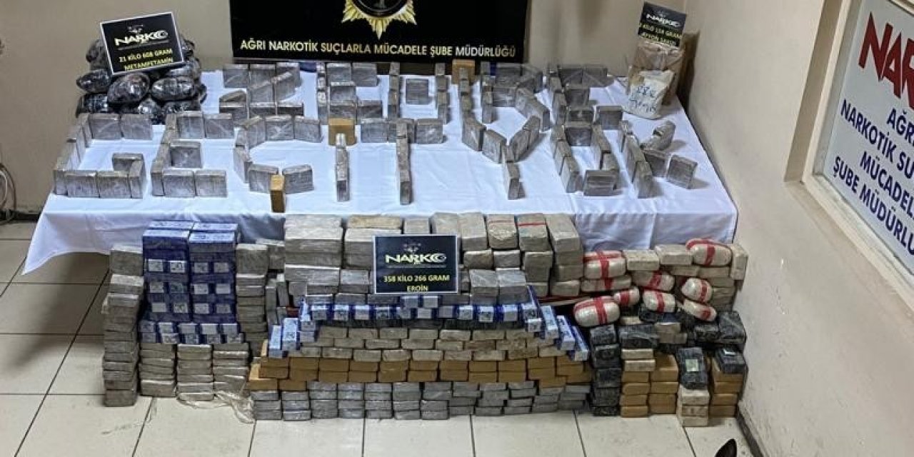 Ağrı’da Saman Çuvallarının Altına Gizlenmiş 358 Kilo Eroin Ele Geçirildi