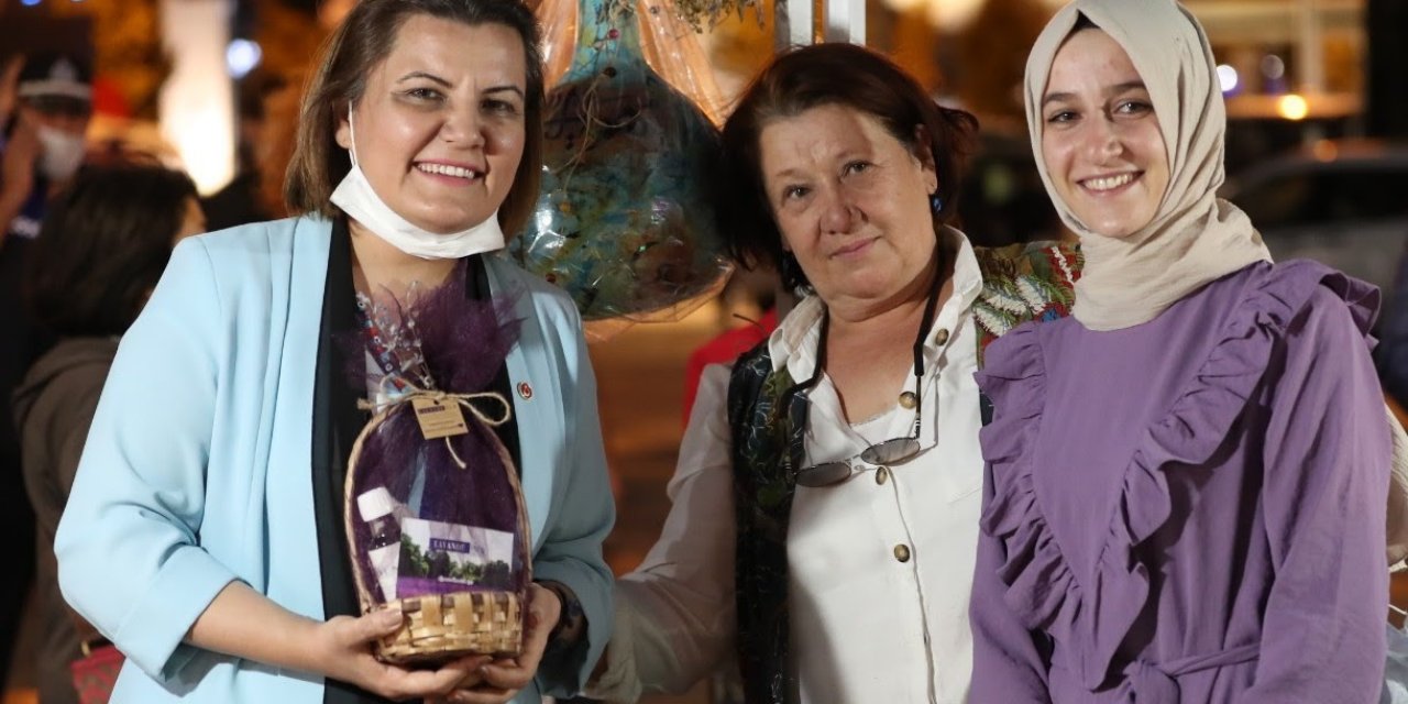 Kadınların El Emeği Ürünleri Vatandaşlarla Buluşuyor
