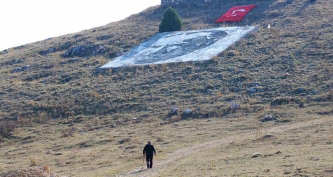 200 Metrekarelik Atatürk portresinde 10 Kasım anması
