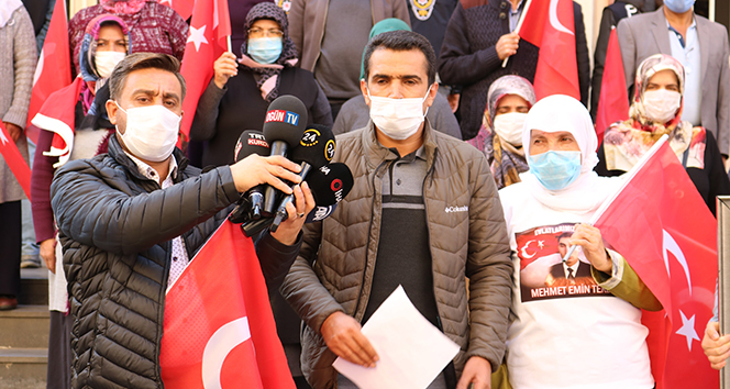 Evlat nöbetindeki aileler Atatürk’ü andı