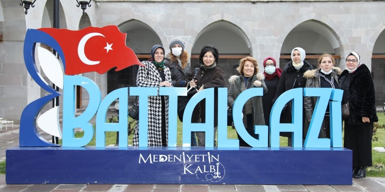 Gurmeler Ve Yazarlar Battalgazi’de Buluştu