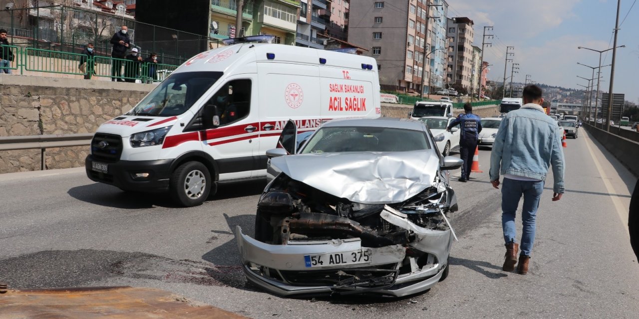 D-100’deki Kazayı İzlerken Kaza Yaptılar: 4 Yaralı