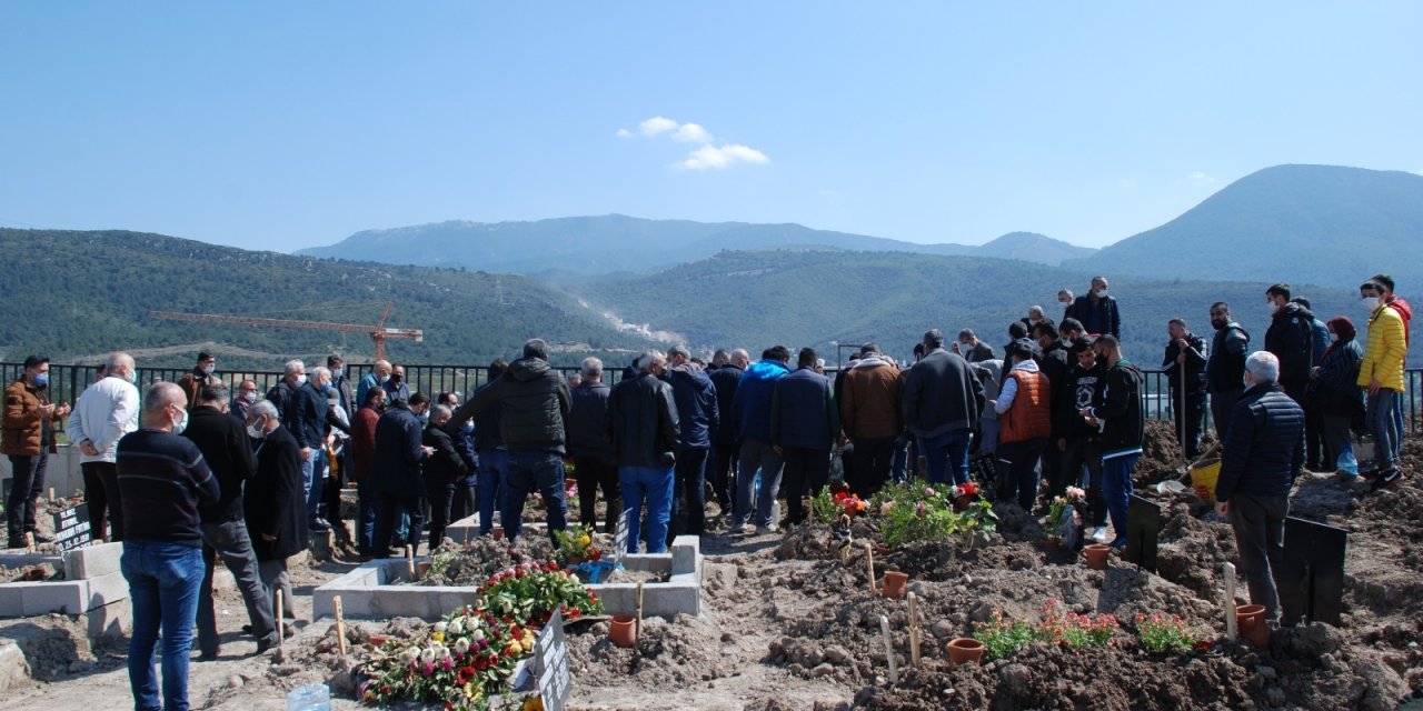 5 Aylık Hamileyken Öldürülen Sezen Defnedildi