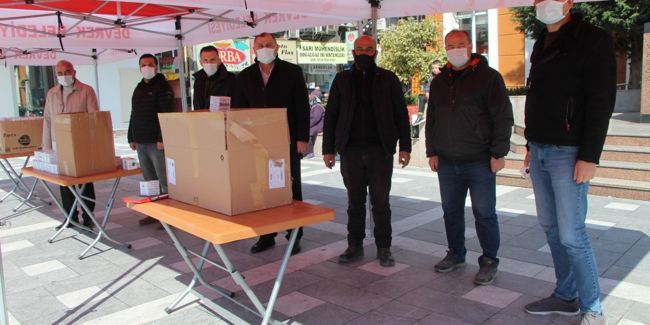 Devrek Belediye Başkanı Bozkurt Kandil Simidi Dağıttı