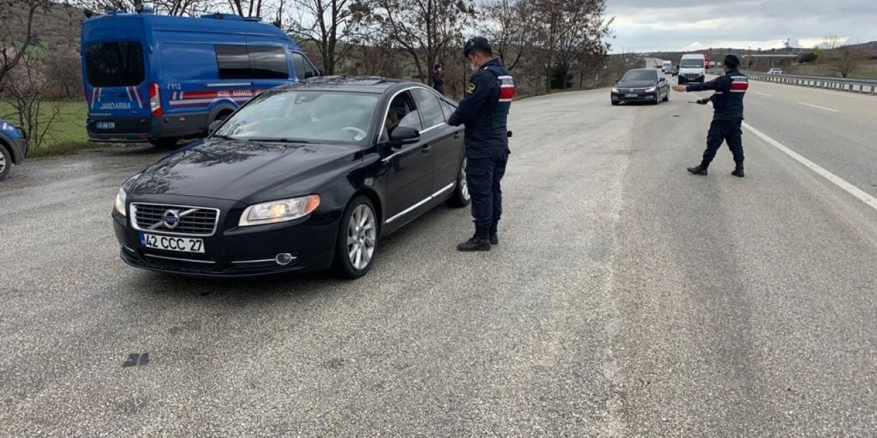 Kula Jandarma Ekipleri İ̇zmir-ankara Karayolunda Kuş Uçurtmuyor