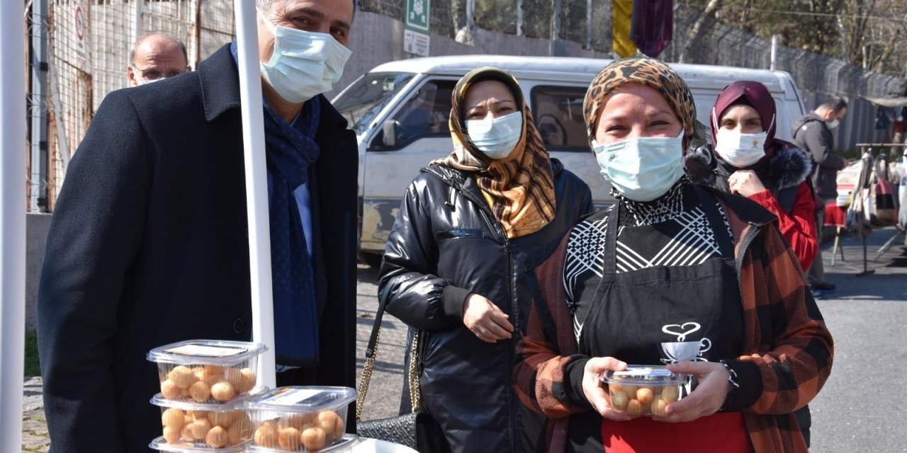 Vatandaşlara Lokma Dağıtıldı