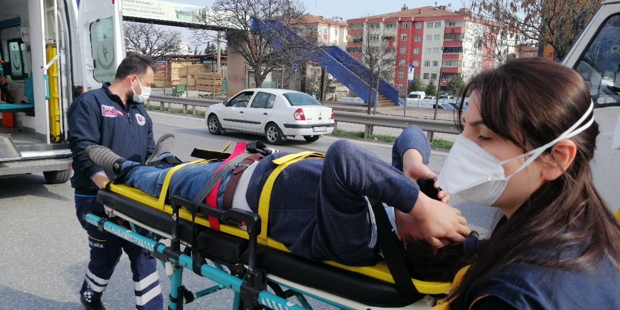 Başka Bir Aracın Sıkıştırdığı Otomobil Bariyere Çarptı: 1 Yaralı