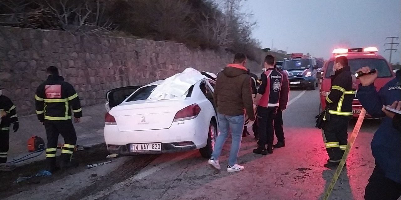 Otobüsle Otomobil Çarpıştı: 3 Ölü, 11 Yaralı