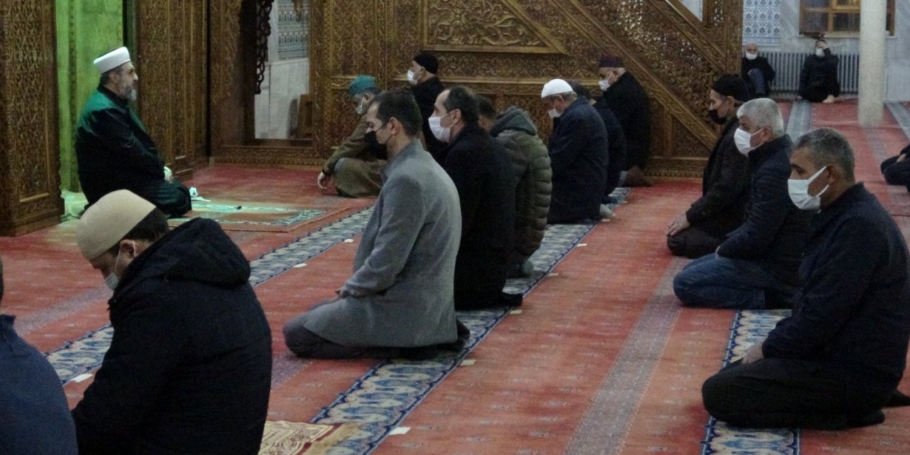 Van’da Berat Kandili Dualarla İdrak Edildi