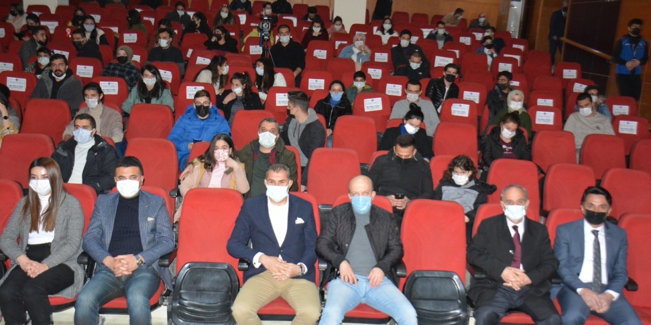 Hakkari’de “yatırlı Günler” Tiyatro Oyunu Sahnelendi