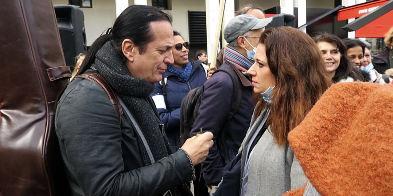 Paris’te Maske Ve Aşı Karşıtı Protesto