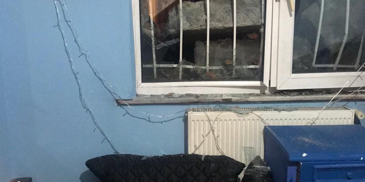 İ̇ki Bina Arasındaki İstinat Duvarı Çöktü, Deprem Gibi Hissedildi