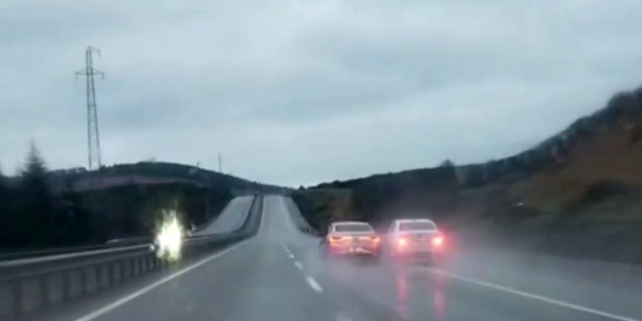 Yol Verme Tartışmasına Girip Trafiği Böyle Tehlikeye Soktular