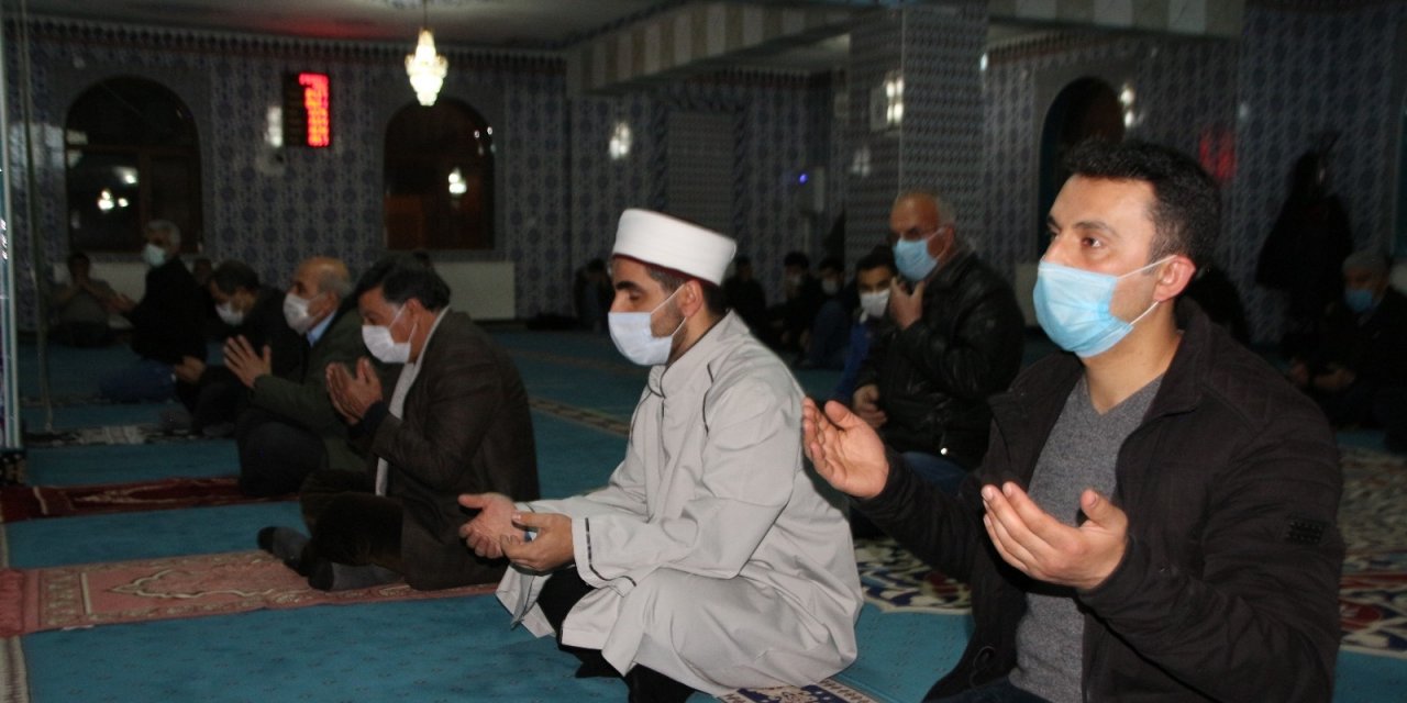 Varto’da Berat Kandili Programına Yoğun İlgi