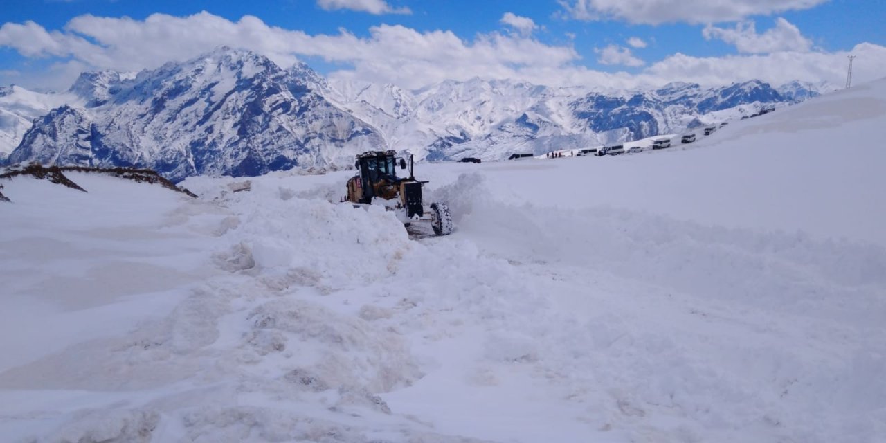 Hakkari’de 36 Yerleşim Yolu Ulaşıma Açıldı