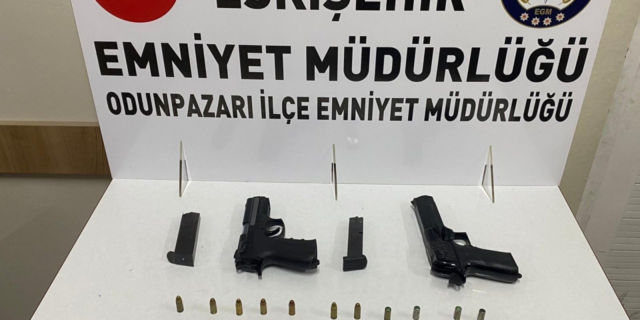 Suç Makinasının Aracından 2 Tane Tabanca Ele Geçirildi