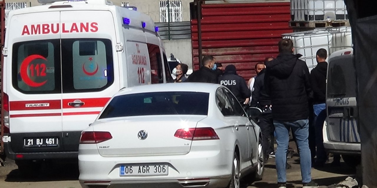 Diyarbakır’da Silahlı Bir Grup İş Yerini Yayılım Ateşine Tuttu: 3 Yaralı