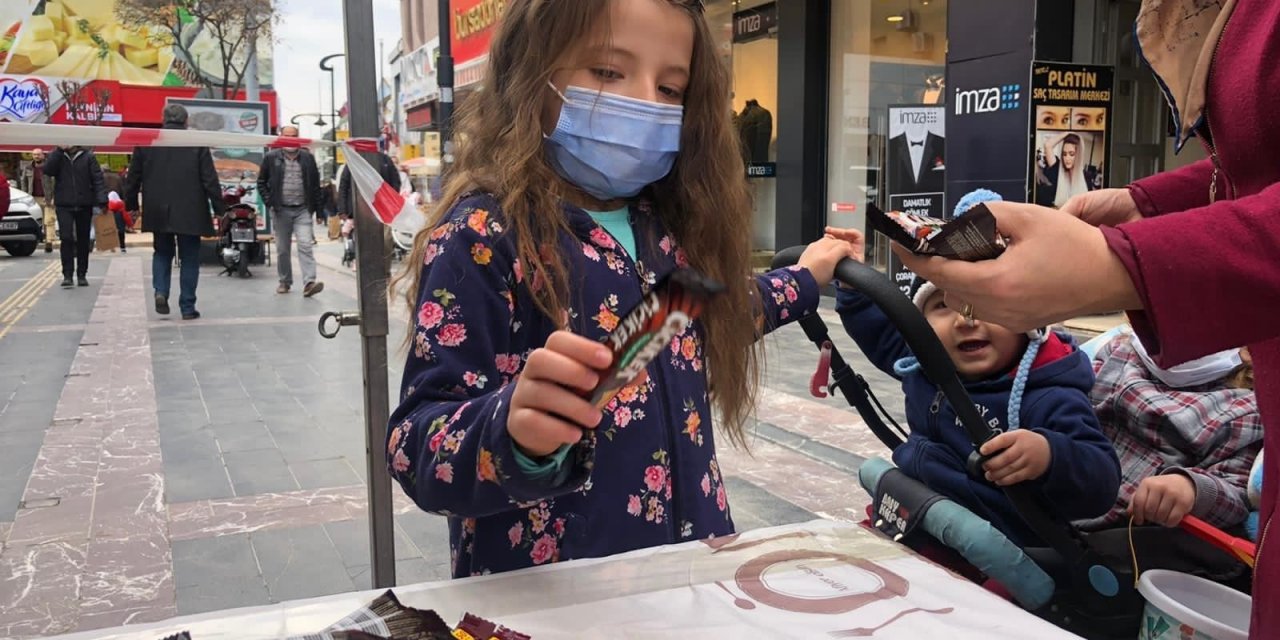 Düzce’de 5 Bin Kandil Şekeri Dağıtıldı