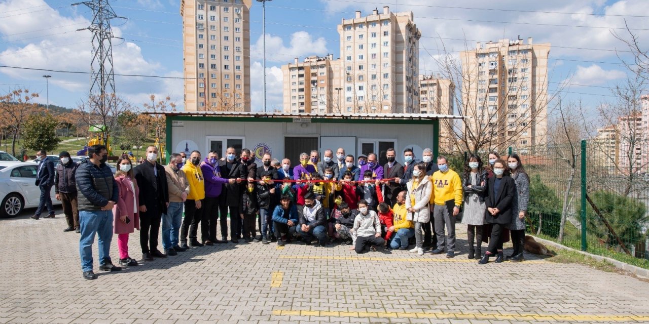 İ̇zmir’de Deprem Dayanışması Sürüyor