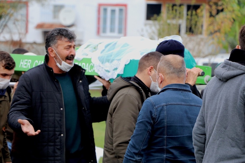 İp atlarken kalp krizi geçirerek hayatını kaybeden genç kız toprağa verildi