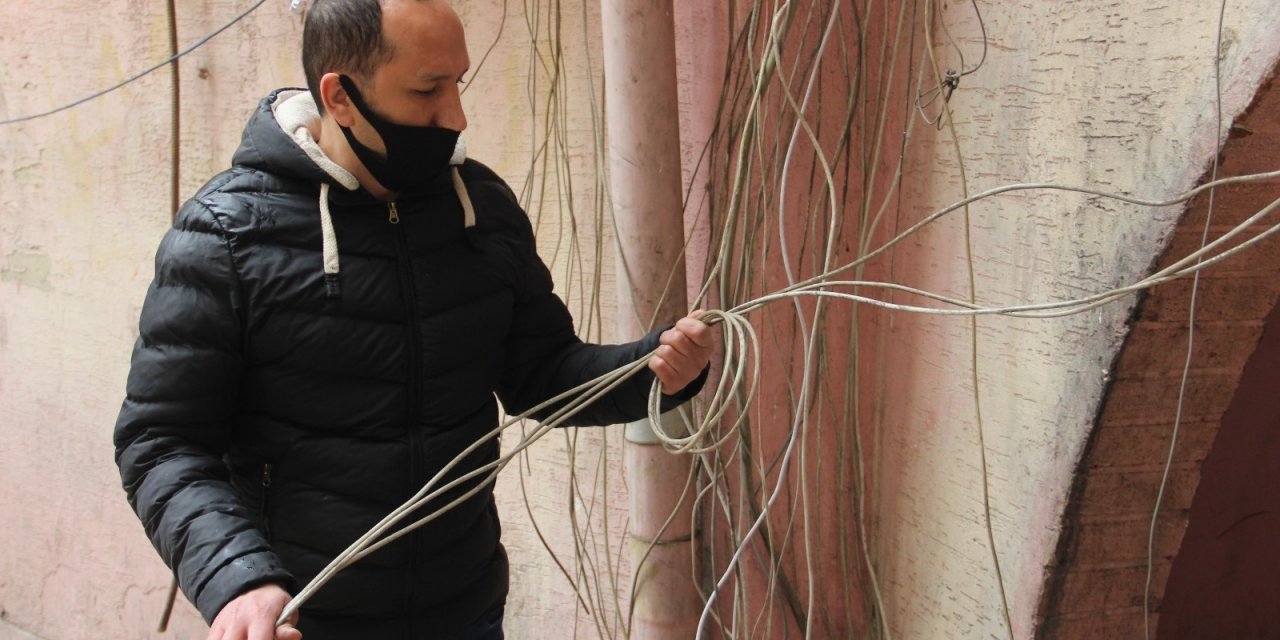 Şanlıurfa’da Esnafın Elektrik Kabloları Çalındı