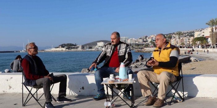 Kuşadası’nda Vatandaşlar Sahil Bandına Ve Şehir Merkezine Akın Etti