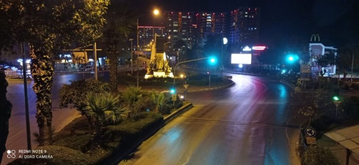 56 Saatlik Yasak Başladı, Aydın Sokakları Boş Kaldı