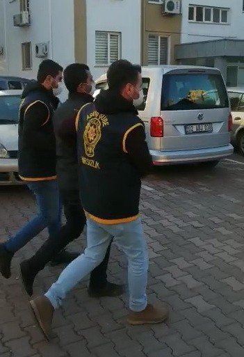 Üç İşyerine Giren Hırsız Bir Gün İçerisinde Yakalandı